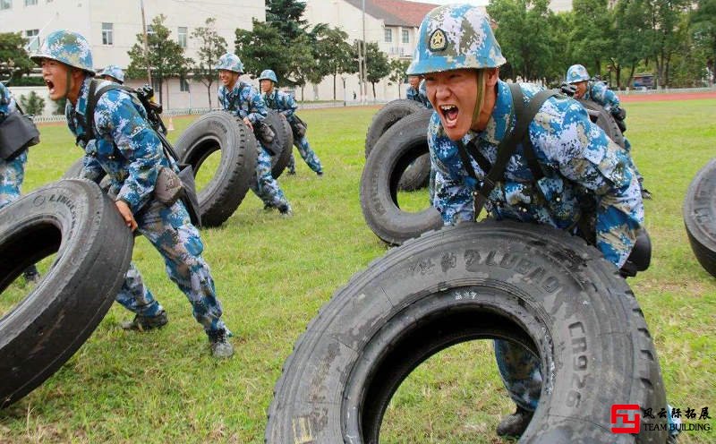 軍事拓展項目翻輪胎